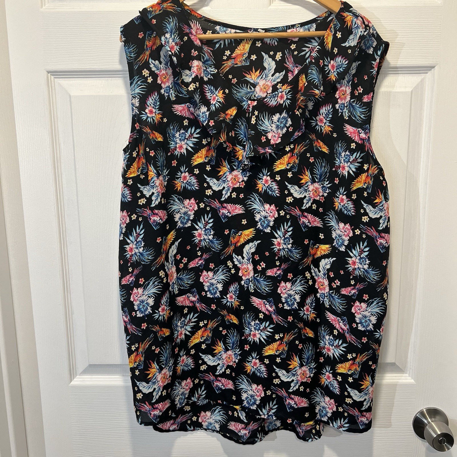 Blouse for Women Floral Sleeveless Black Missing Tag