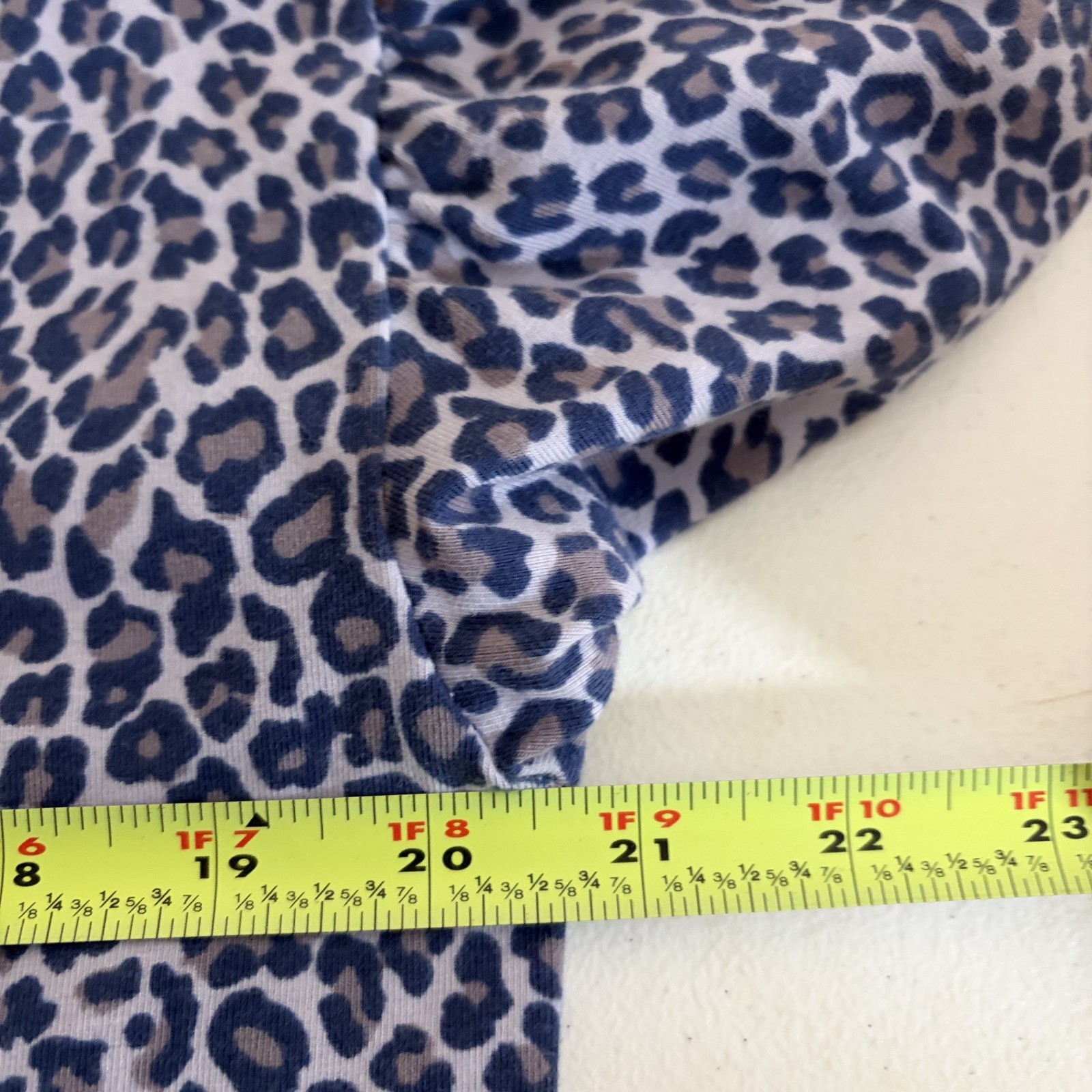 Any Body T-Shirt Women’s Small Cheetah Round Neck Long Sleeve Printed Top