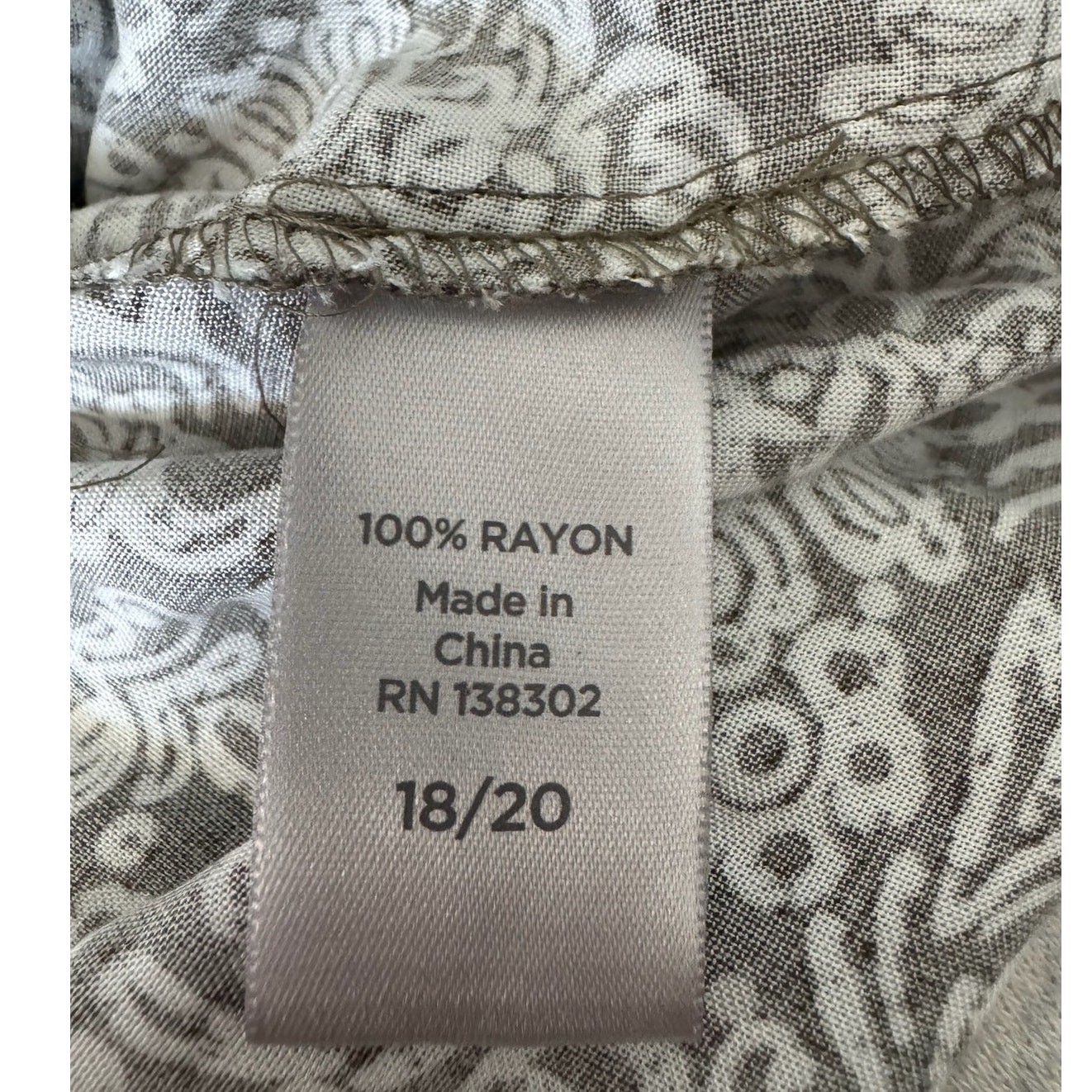 Avenue Green and White Paisley Sleeveless Top – 18/20