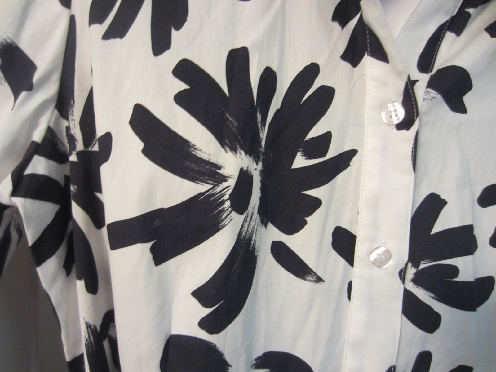 NWT women’s long sleeve shirt with waist sash Finley Size M white/black RET 260