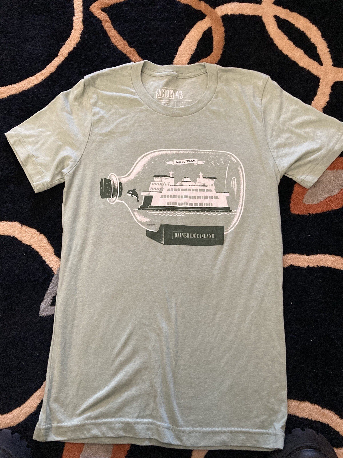 NWOT Factory 43 Bainsbridge Island Logo T-shirt Sage Green Size XS