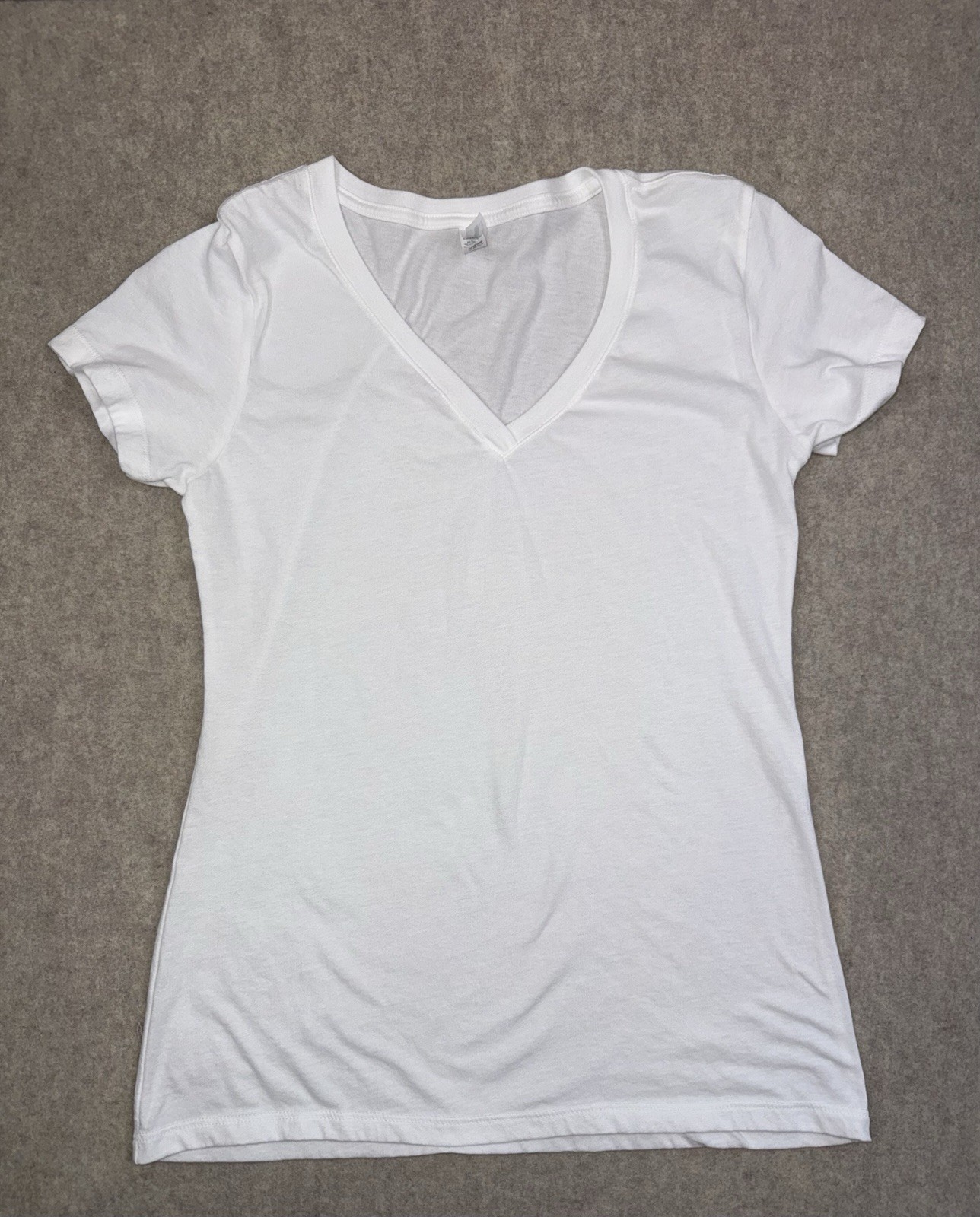 Next Level Ideal T Women’s Size Lg Slim Fit White Vneck NWOT