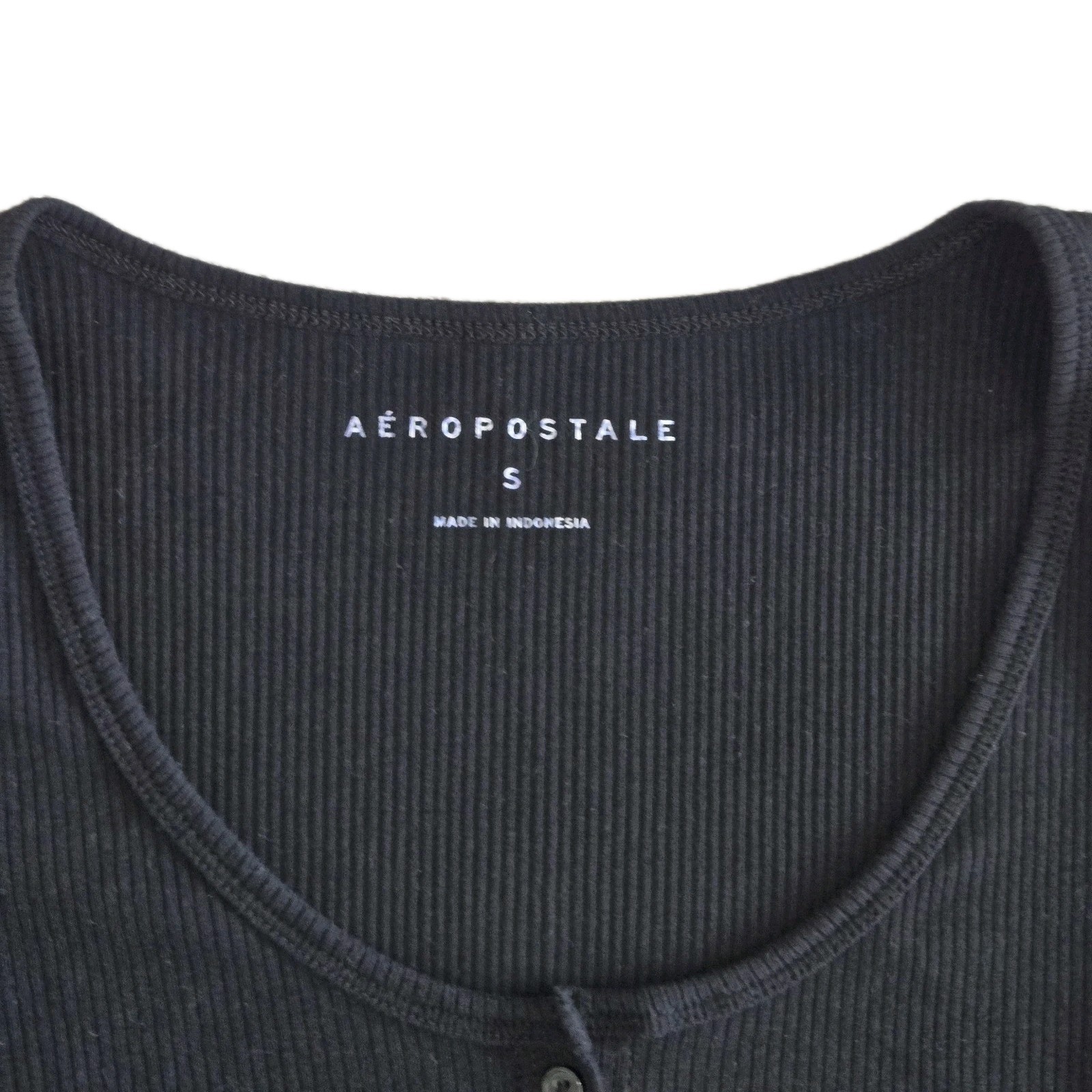 Aeropostale Women’s Black Ribbed Knit Button Front Henley Scoop Neck Crop Top S