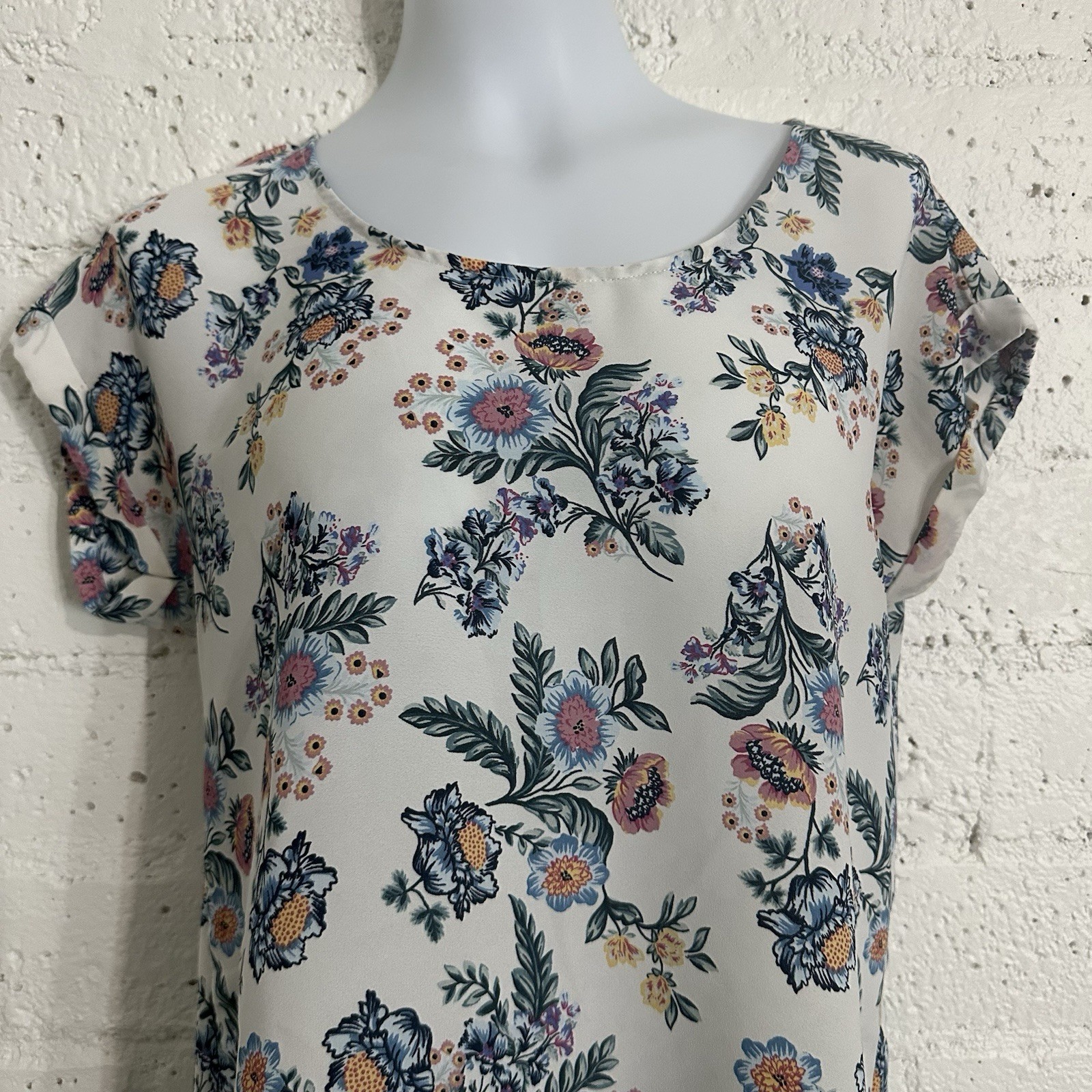 Pink Republic Womens Top M White Floral Short Sleeve Zip Back Blouse AZ20