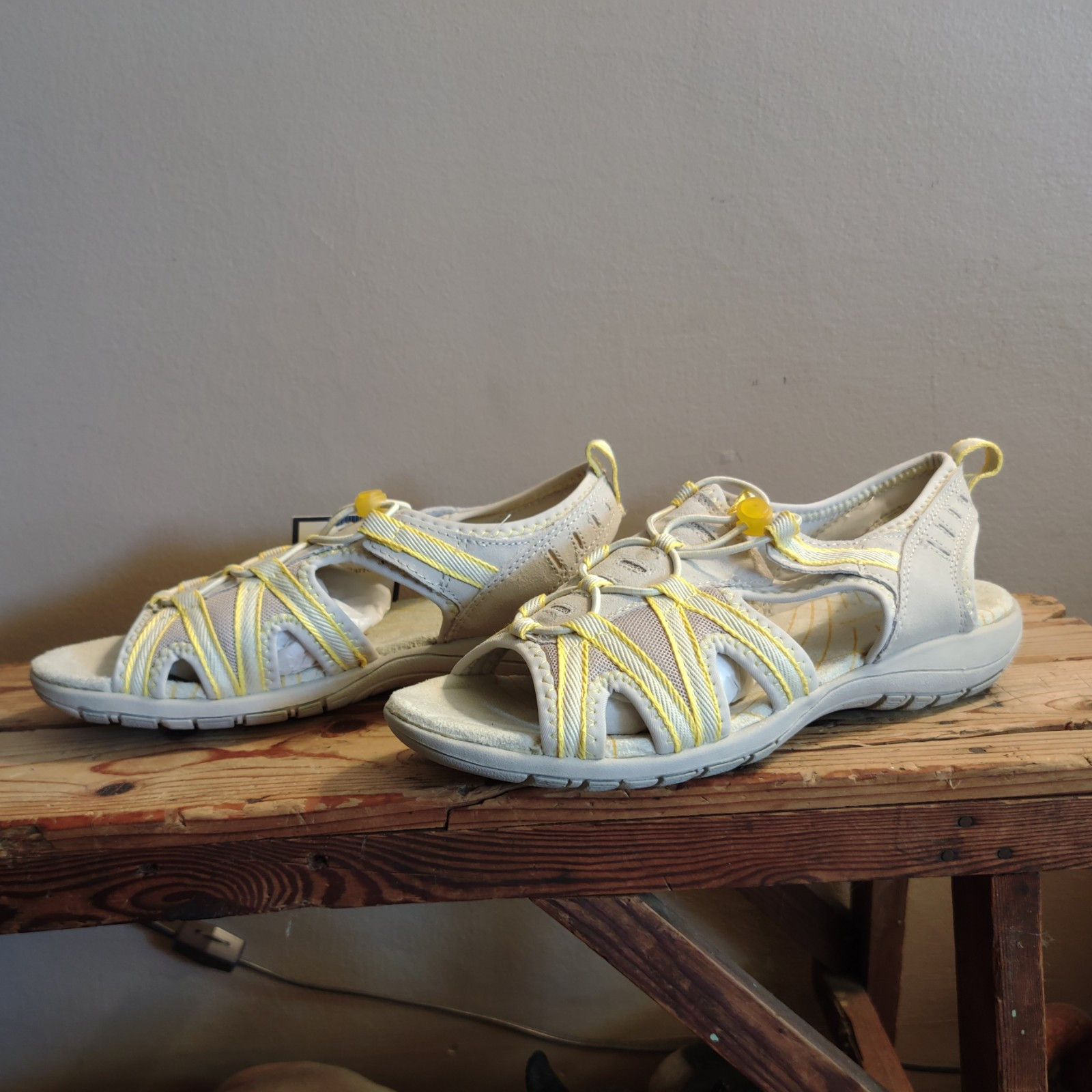 Croft & Barrow New with Tags Hiking/Sandals/Shoes Size 8 Gray/Yellow
