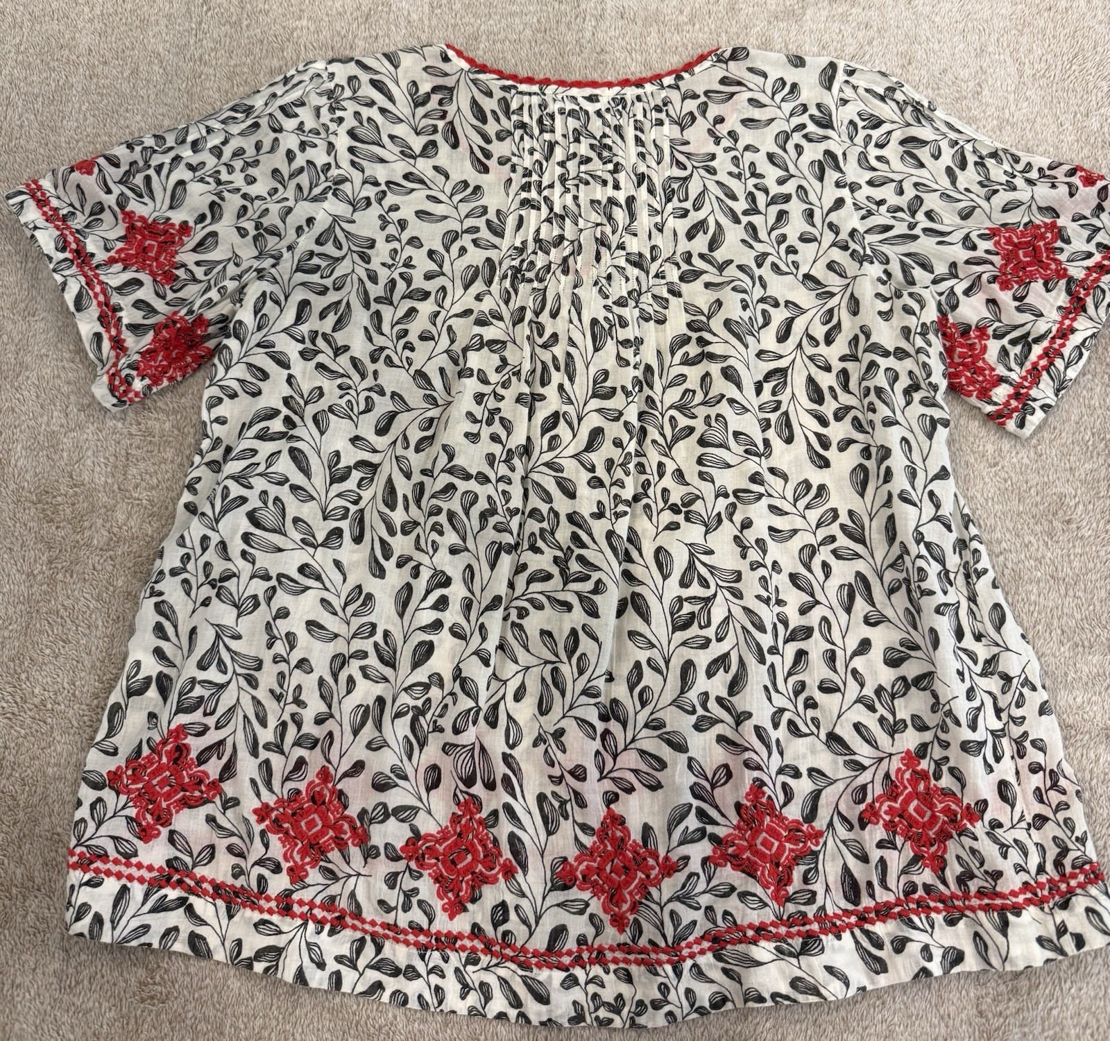 J. Jill Short Sleeve Round Neck, tie front 100% Cotton Cream, Red & Black