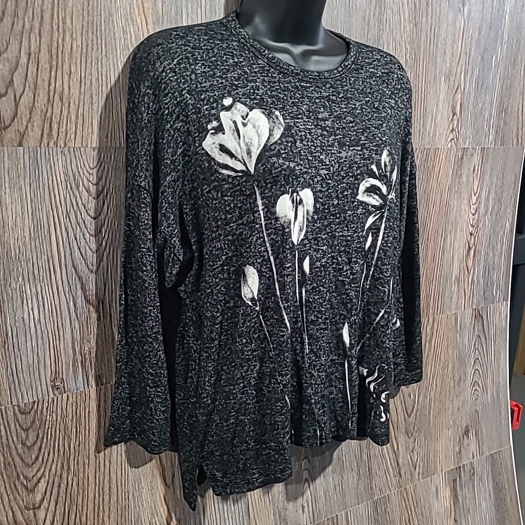 Jess & Jane Sweater Knit Top Sz M Black Floral Drop Shoulder Relaxed Fit Artsy