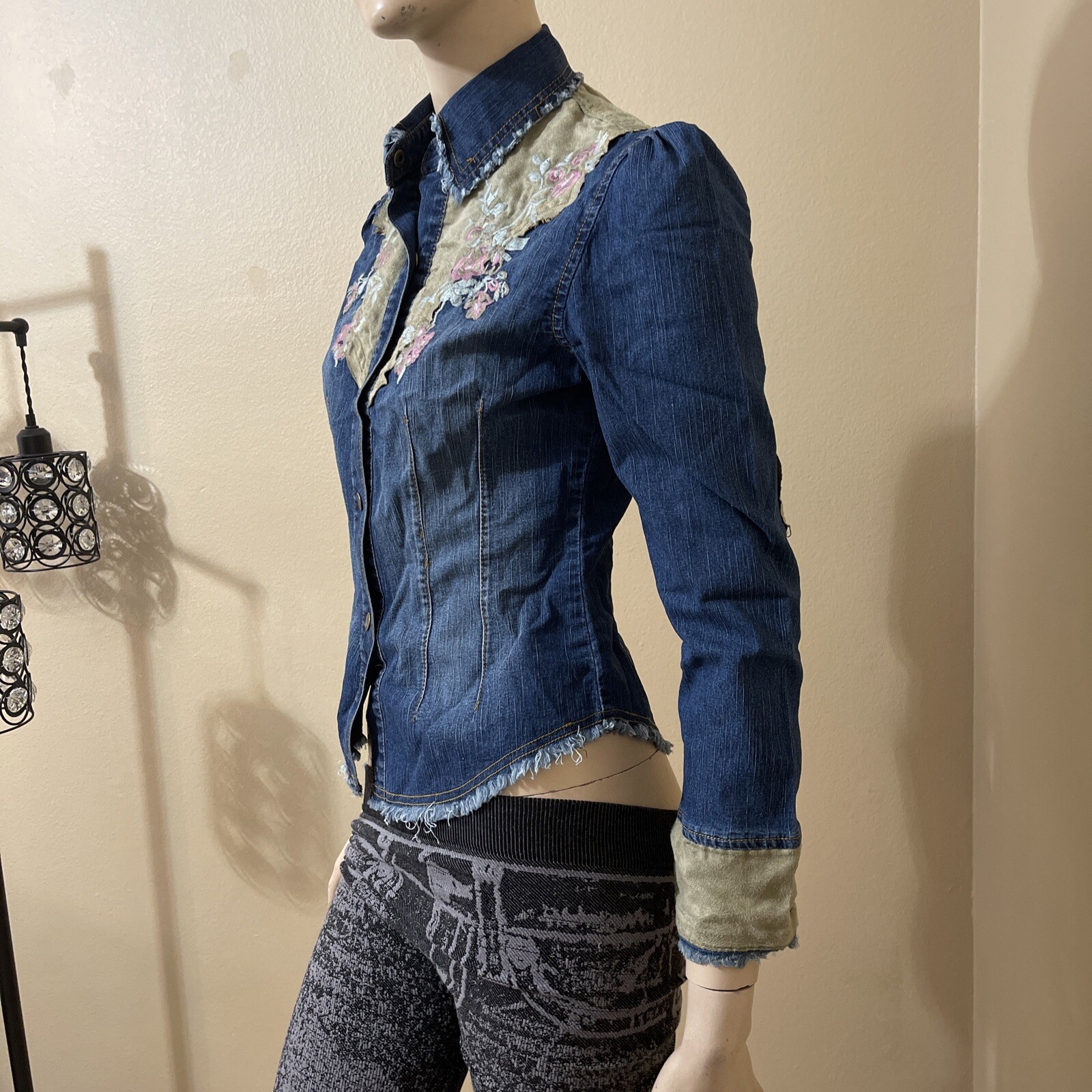Women’s Blue Denim Cotton Velvet Patch Embroidered Buttons Size S Blouse Top