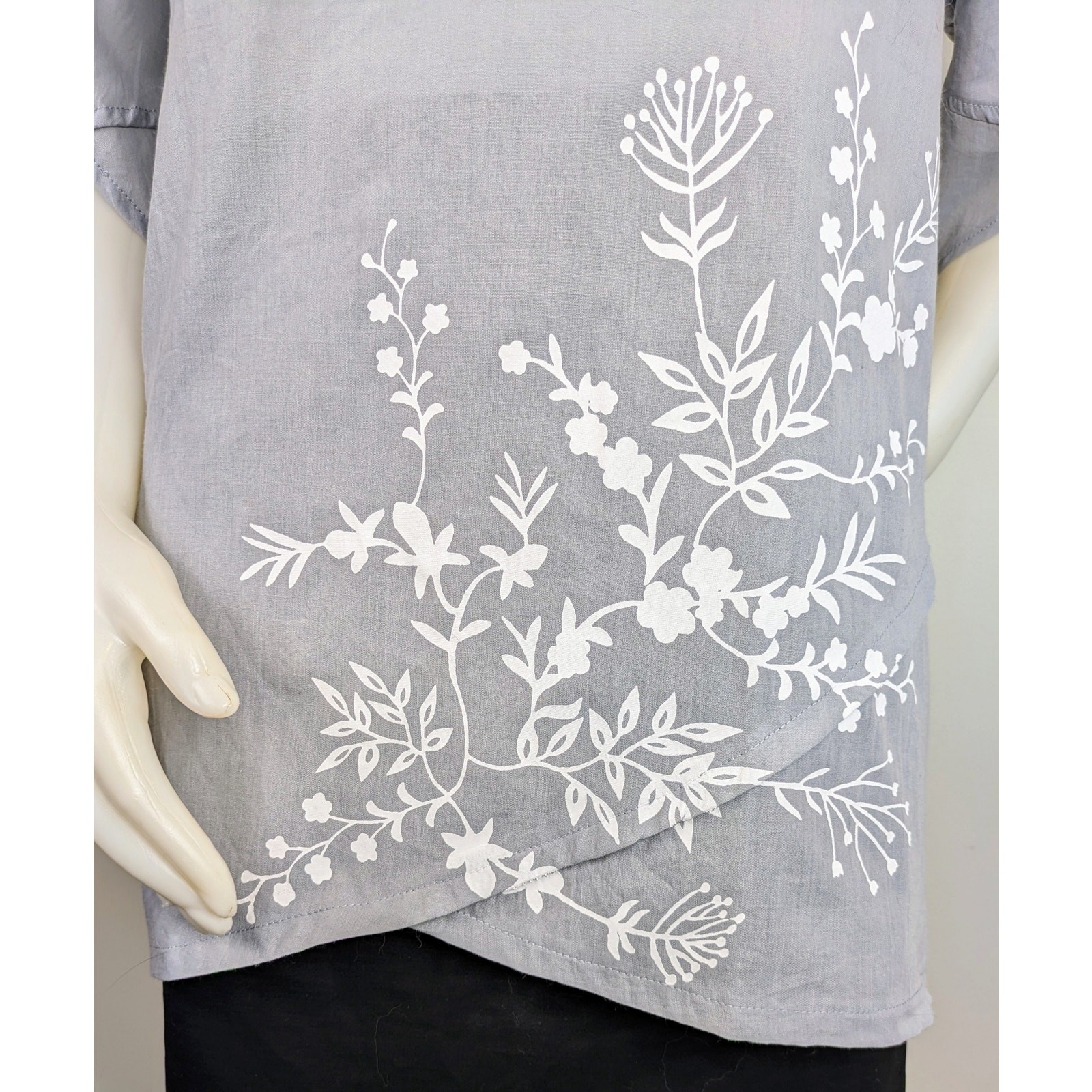 Misslook Tunic Top 3X Gray White Floral V-Neck Short Half Sleeve Lightweight