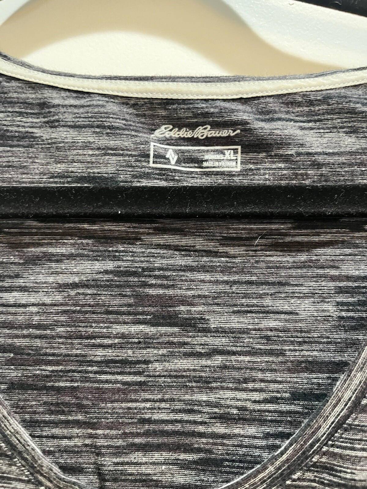 Eddie Bauer V Neck 3/4 Sleeve Peppered Stripe Gray Tee XL Armpit To Armpit 21”