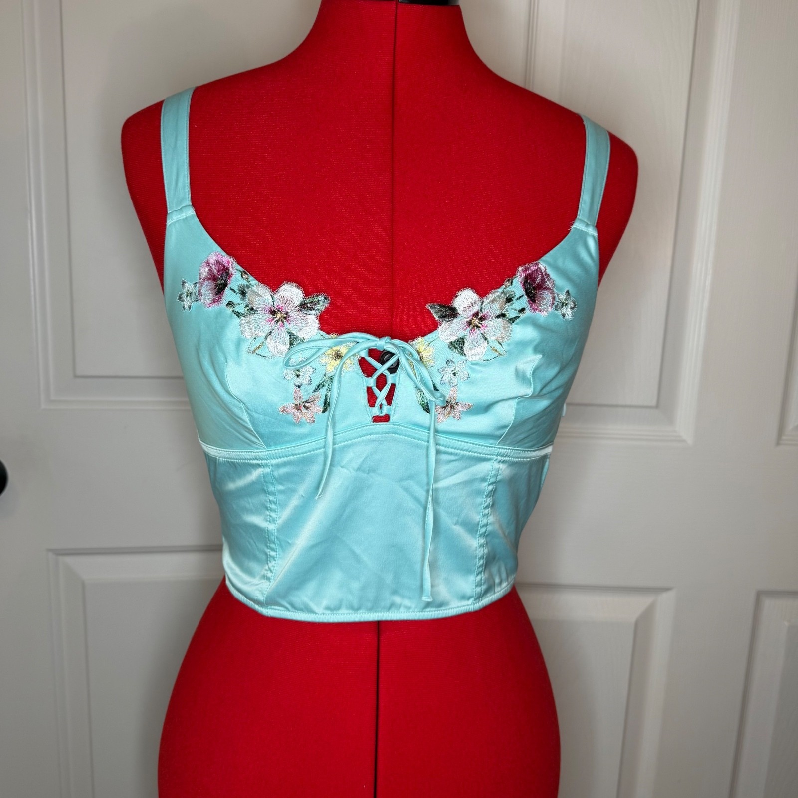 Victoria Secret Light Blue Satin Cropped Tank Embroidered Flowers Womens S