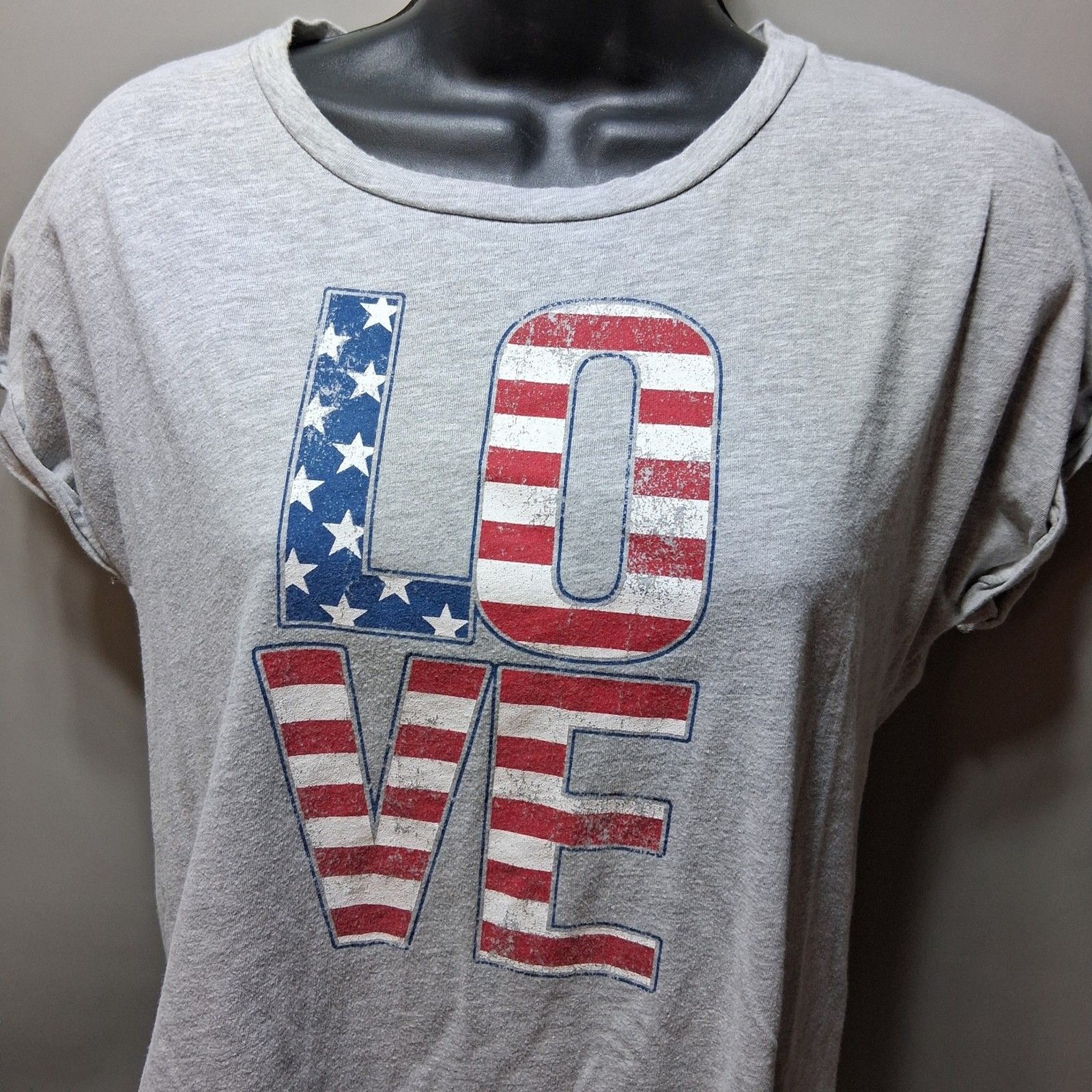 Patriotic American Flag LOVE Graphic Tee Size Medium 8/10 Gray T-Shirt USA