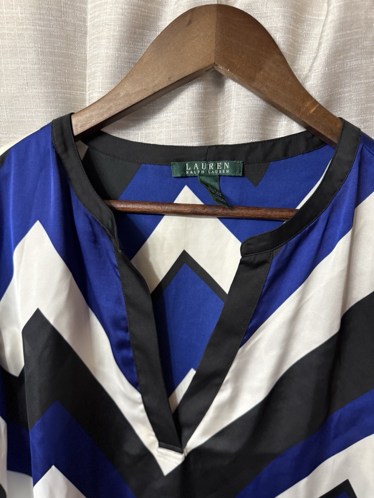 Women’s Large Lauren Ralph Lauren V Neck Shirt Zig Zag Pull On Blue Black White