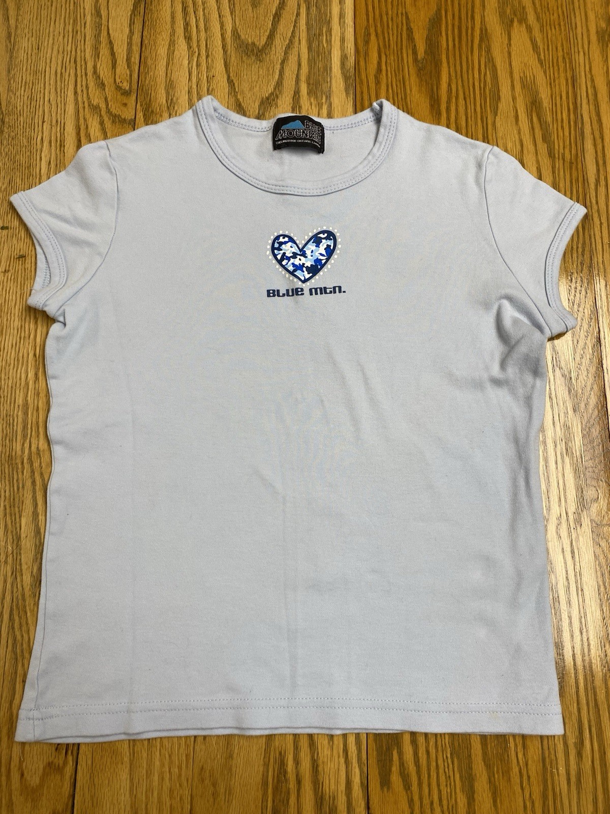 women’s Blue Mountain fitted t-shirt – size small