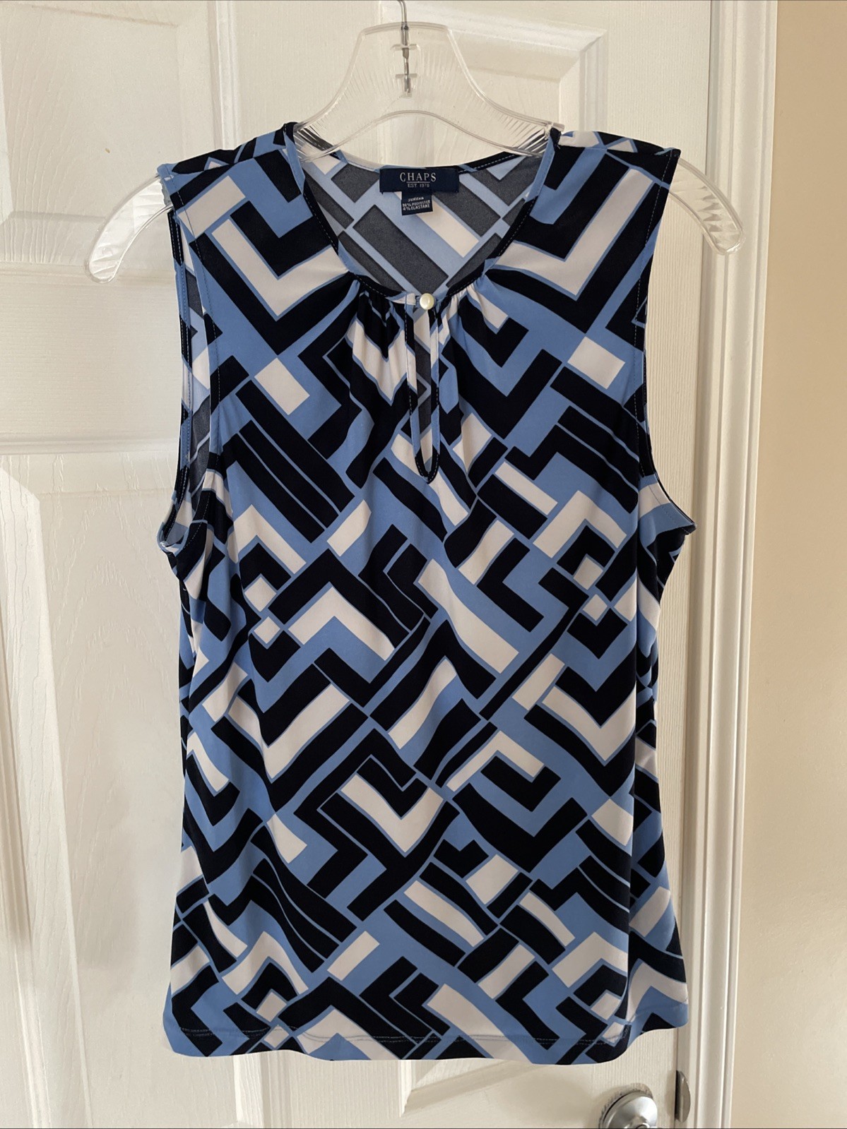 Chaps Women Size M Gorgeous Pretty Blue Print Sleeveless Front Top