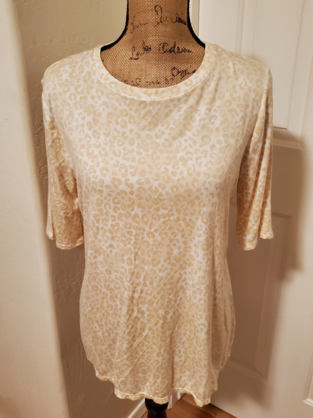 Nine West Essential Women’s Size M Beige Leopard Print Short Sleeve Top