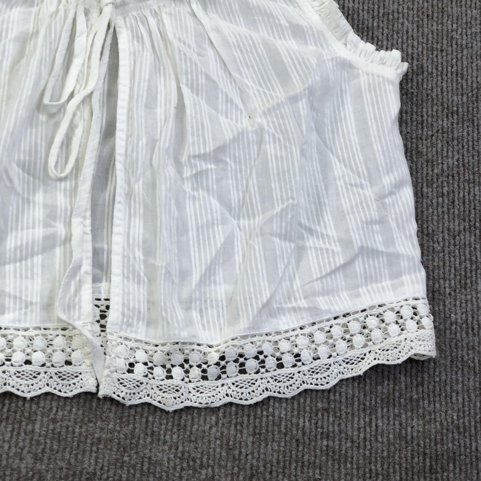 Pearl Global Blouse Womens Medium White Scoop Neck Sleeveless Crochet Ruffle