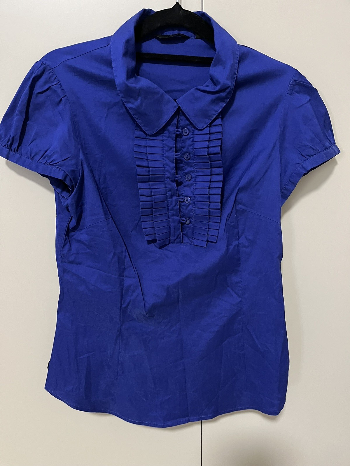 Cue Women’s Short Sleeve Shirt Blouse x 2 in Size 10 White Blue Button Ruffle