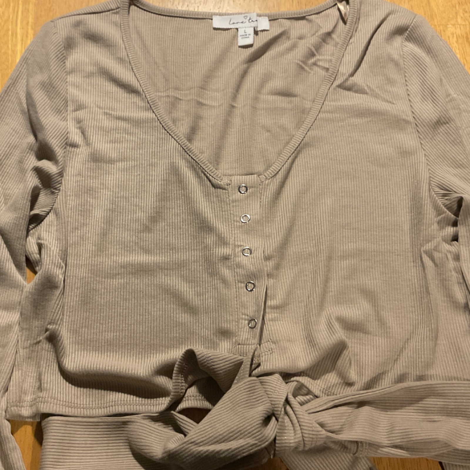 Love Tree Knit Button Tie V-Neck Long Sleeve Beige Top Women’s Size L