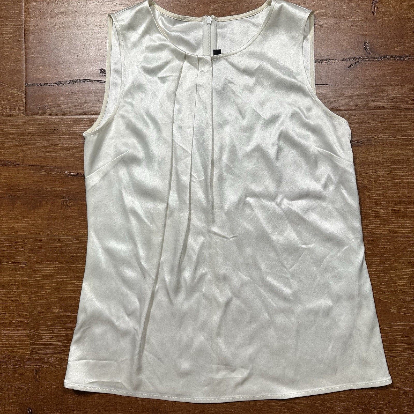 St John Blouse Womens M White Sleeveless Tank Top Satin Designer City Chic Glam