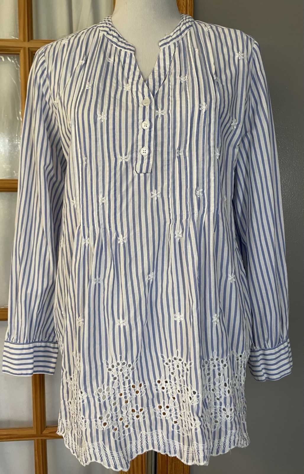 80s Pleated Floral Embroidery Blouse Sz L White Blue Split Nautical Coastal Boho