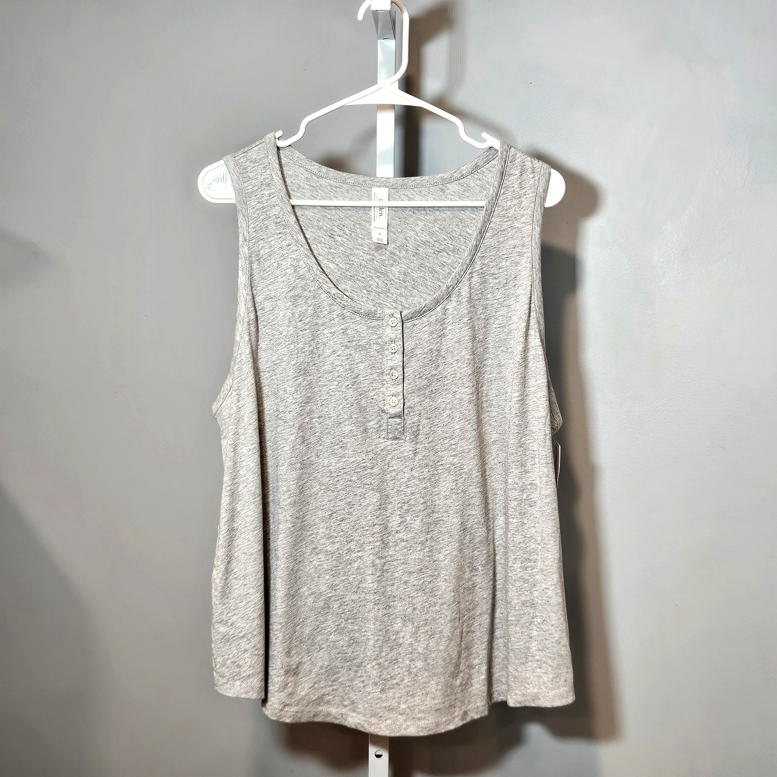 NWT Auden Womens Size 1X Light Gray Sleeveless Sleep Top.