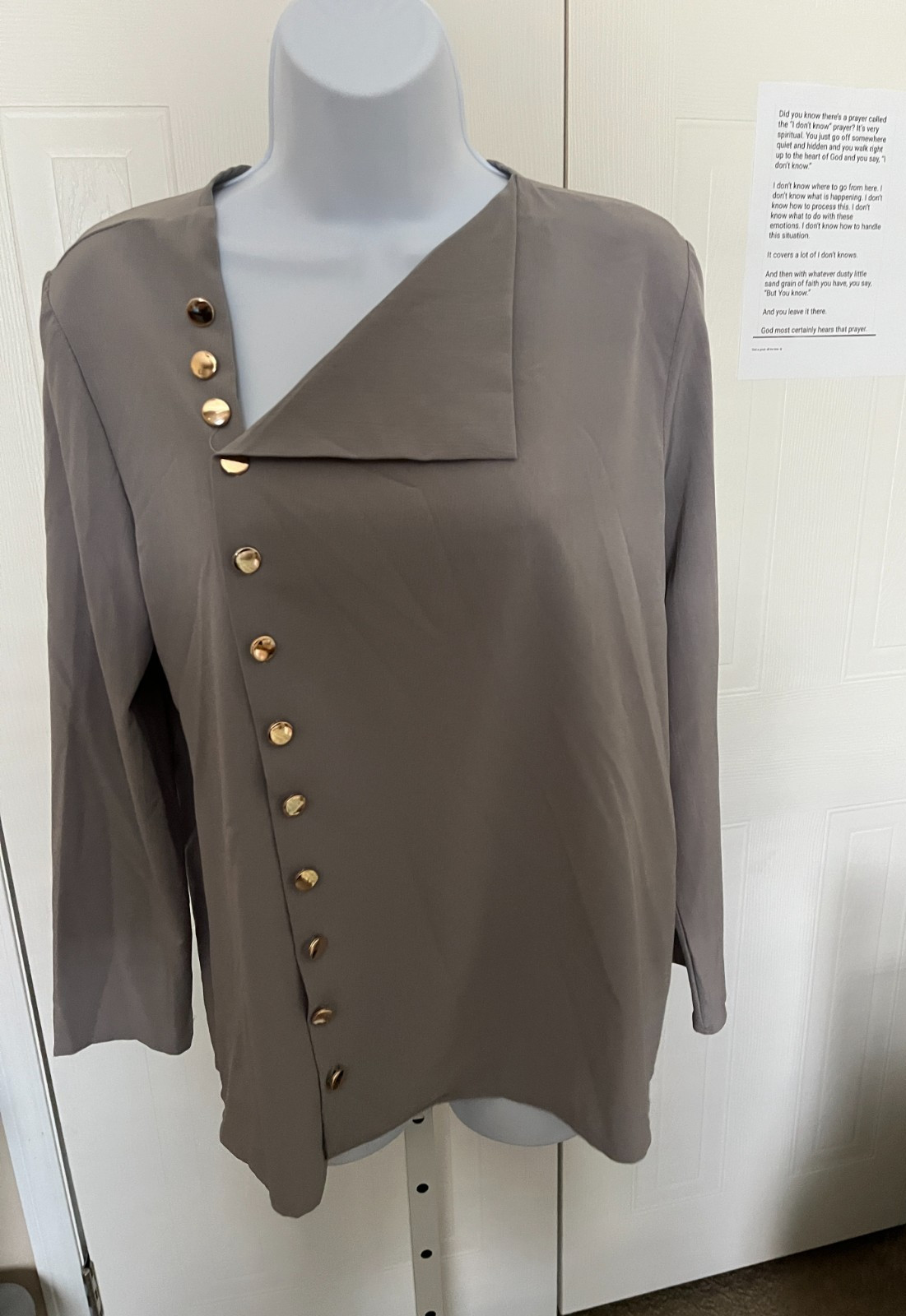 WOMEN’S GRAY ASYMMETRICAL BLOUSE SZ S–GOLD BUTTONS-STATEMENT COLLAR-LONG SLEEVES