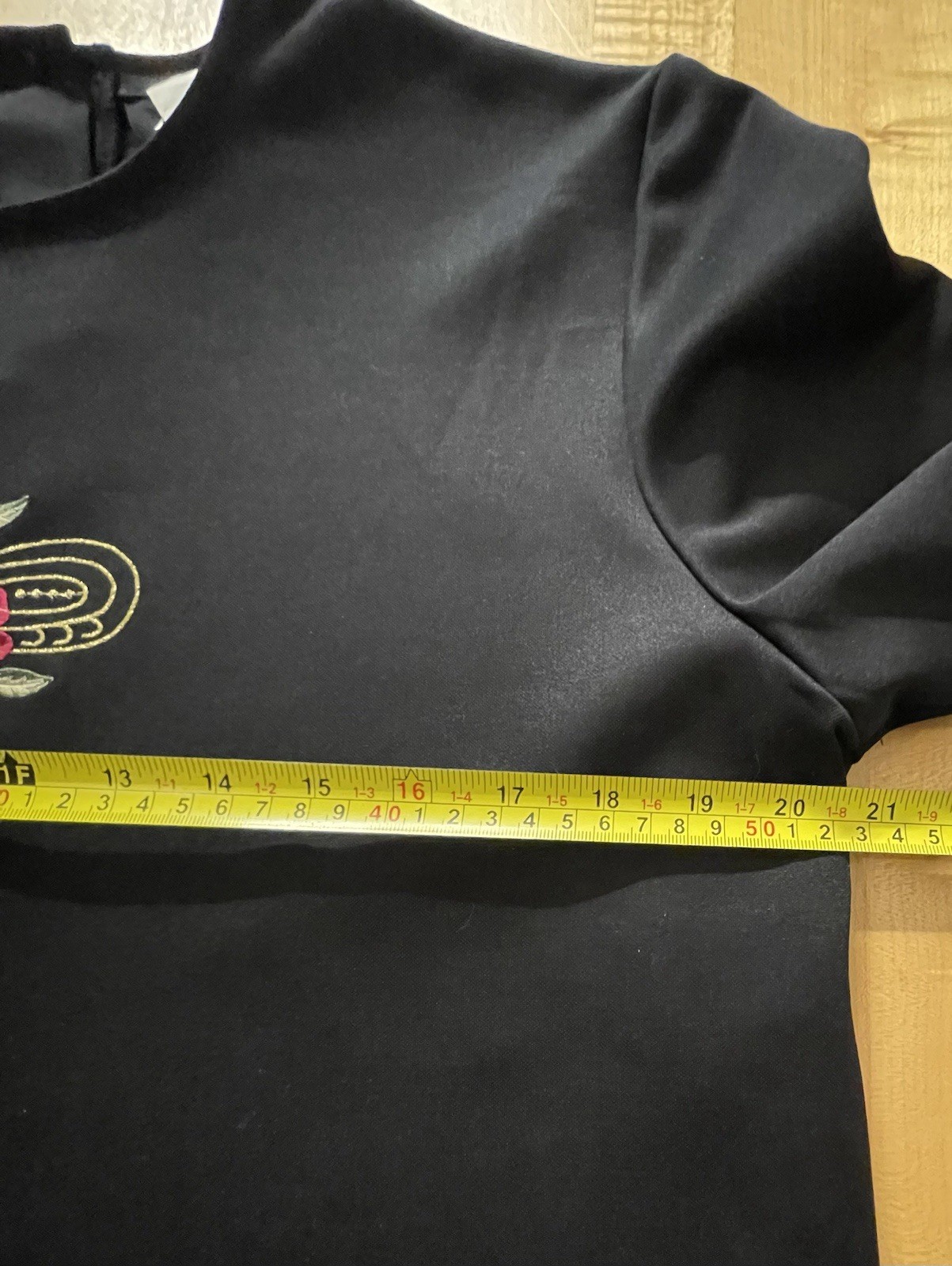 Women’s Medium T Shirt Flower Embroidery GrannyCore Cottagecore Black