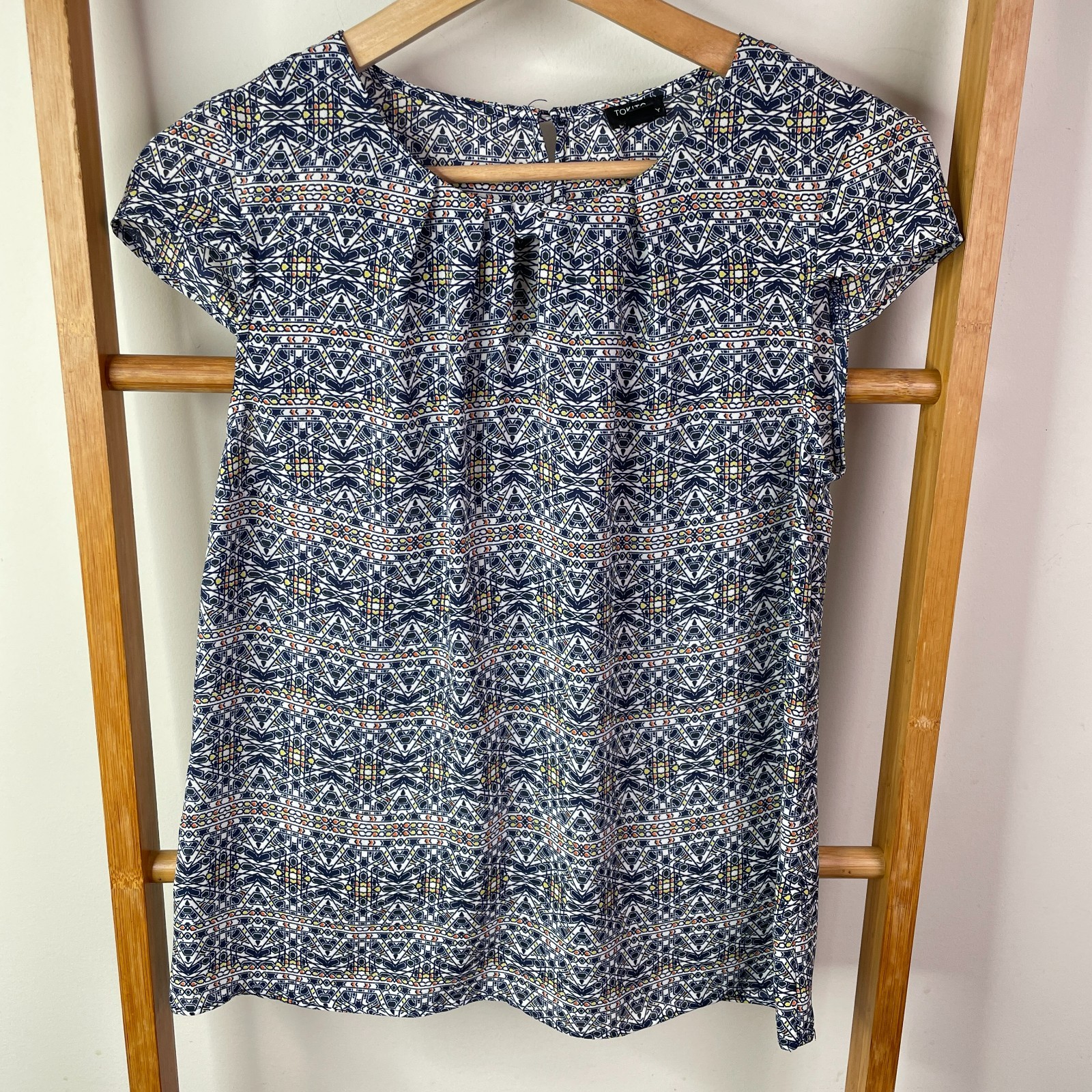 Tokito City Top Womens 6 Blue Geometric Print Round Neck Short Sleeve Outdoor