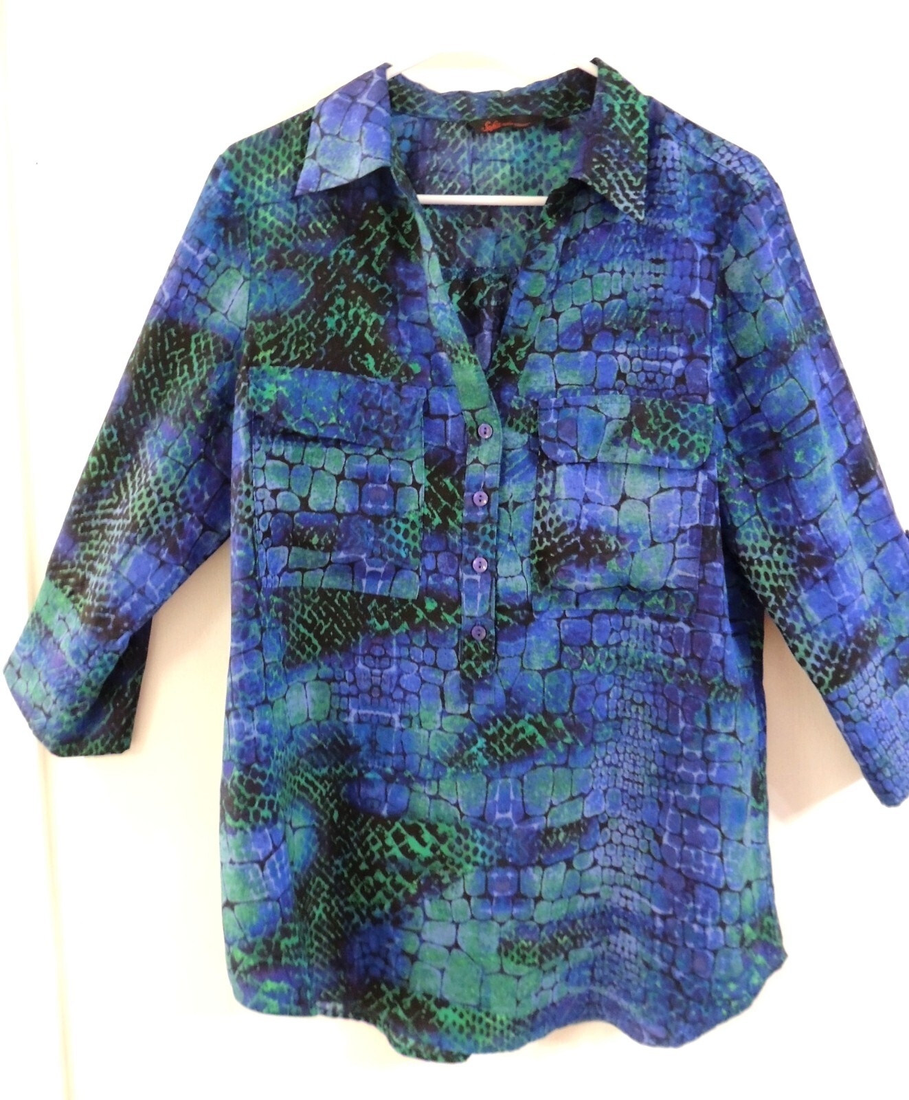 SOFIA VERGARA Multicolor Blue Blouse Size L Reptile Henley 3/4 Roll Tab Pockets