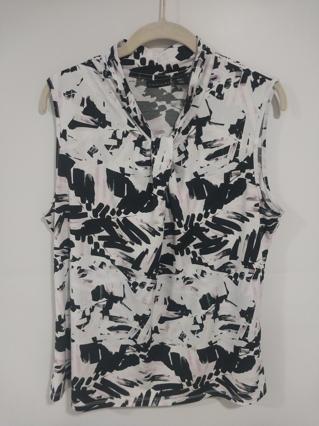 Tahari sleeveless XL top White Black Gray Pink Brushstrokes Mock Tie Neckline