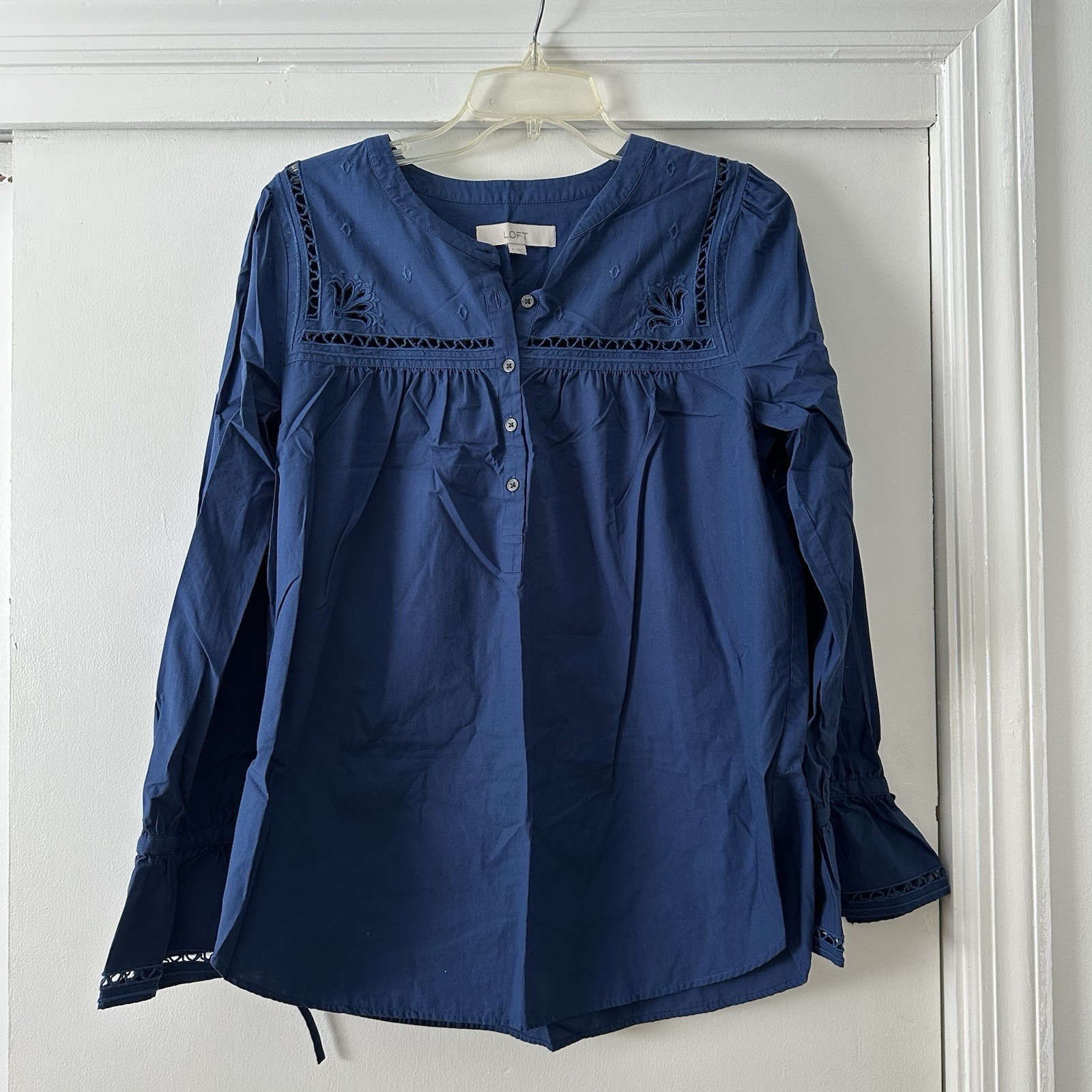 LOFT Cotton Eyelet Tie Cuff Blouse Blue Women’s Size M EUC