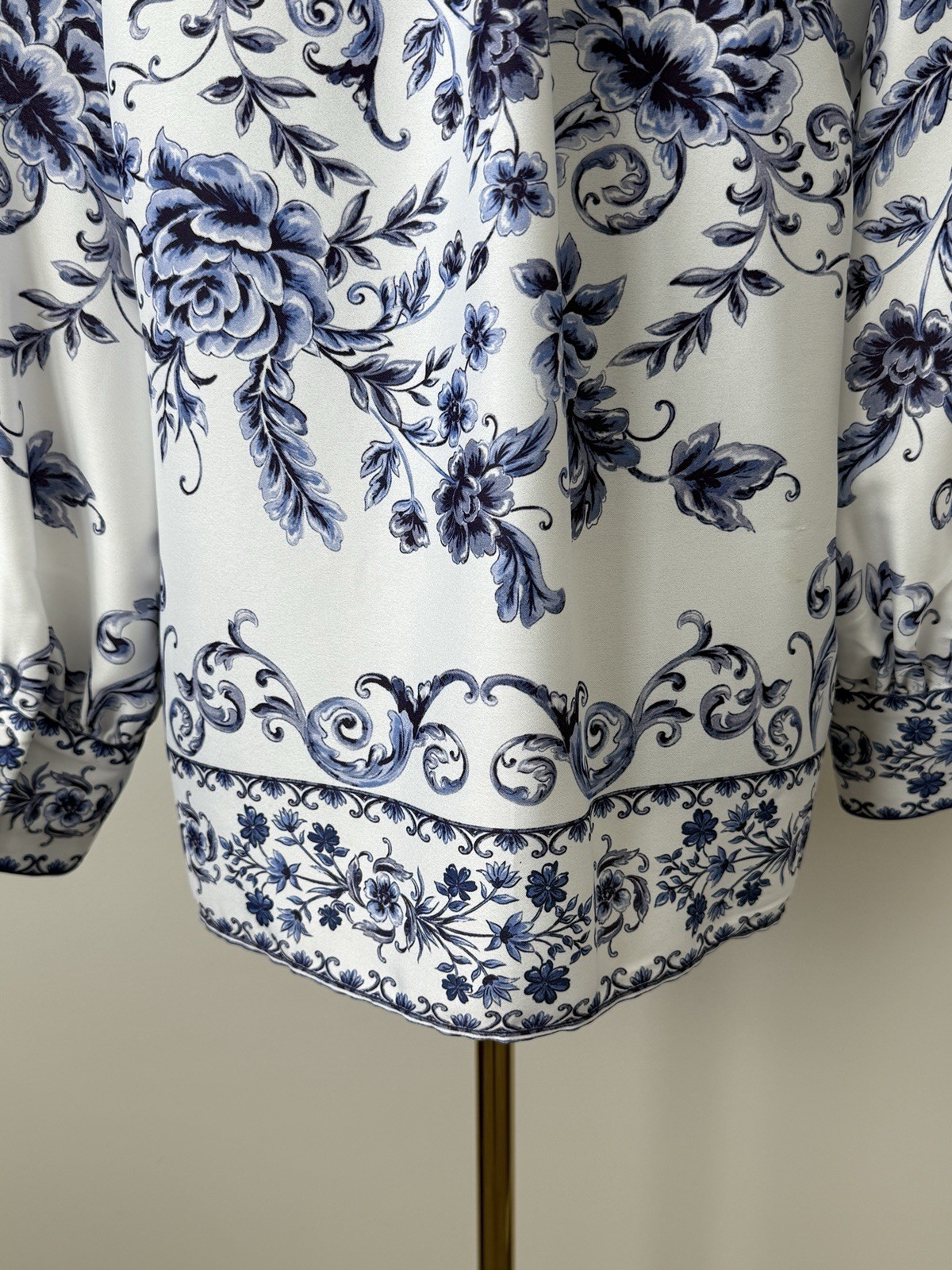 Alex Marie Wren Blue Scroll Button Front Blouse Women’s S NWOT Feminine Classic