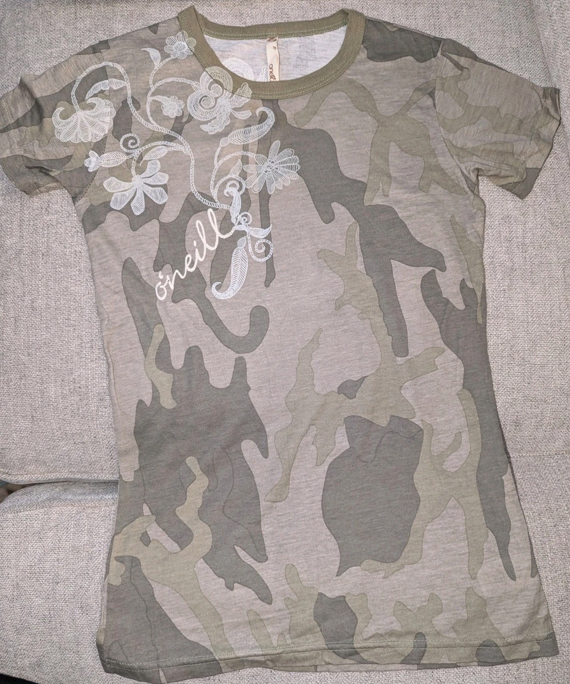 Vintage NEW w/TAGS O’Neill Women’s Size MEDIUM T-Shirt Camo