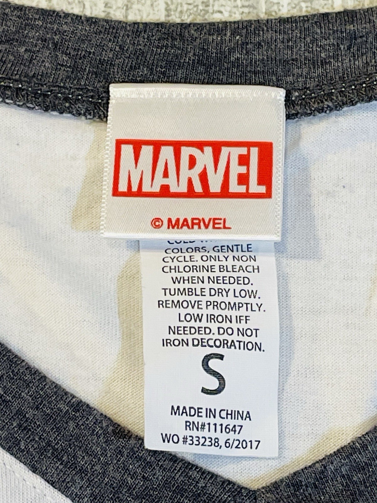 Black Widow Marvel Avengers Women Small Black White Raglan T-shirt V-Neck Soft