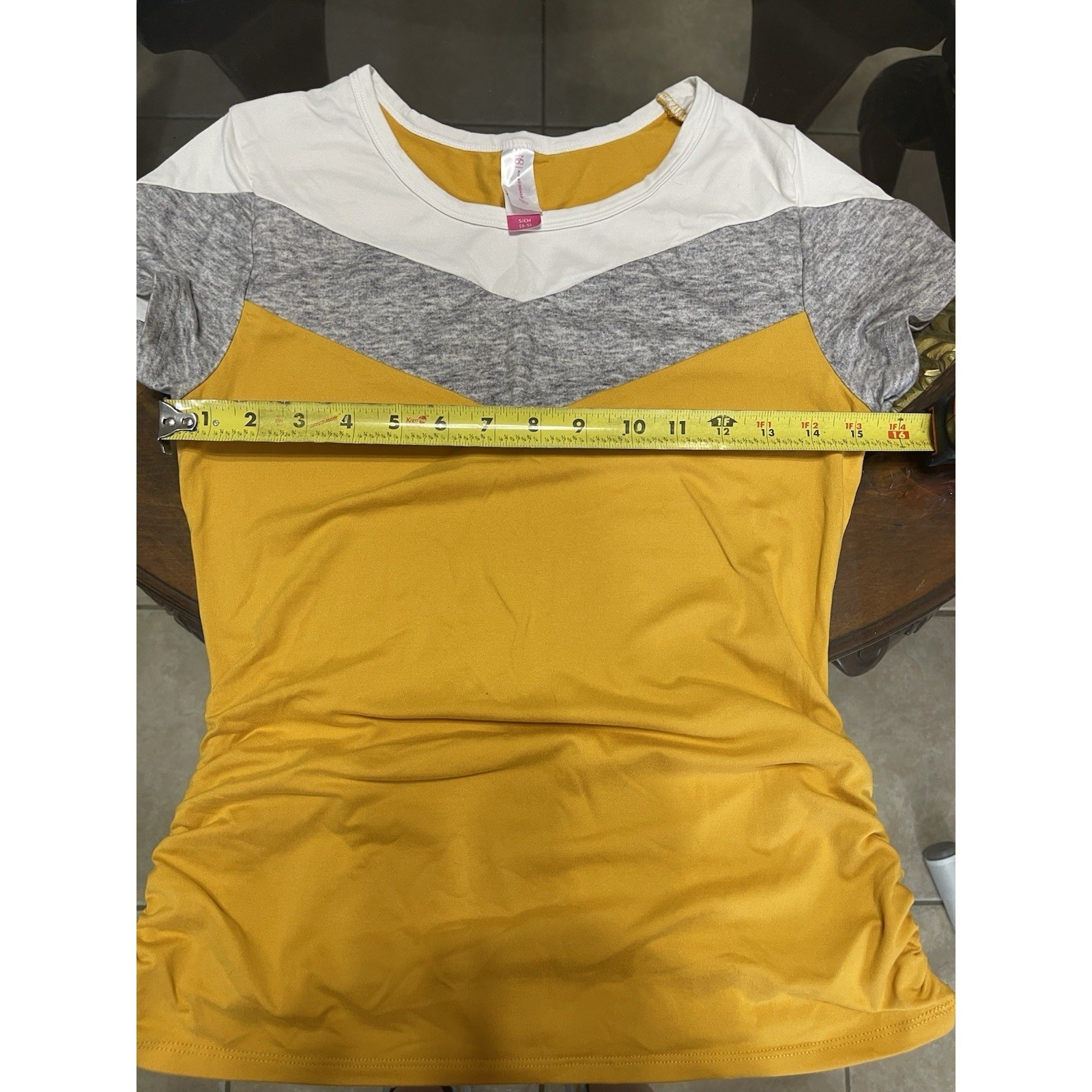 No Boundaries Womens Chevron Top Color Block Yellow Gray White Tee Shirt S