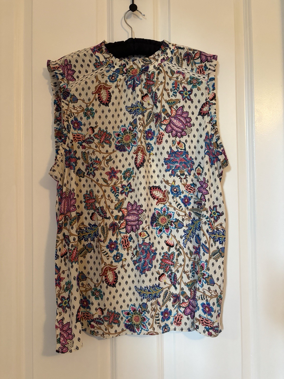 LOFT – Sleeveless Cream Blouse with Multicolor Floral Paisley Print. Size XL