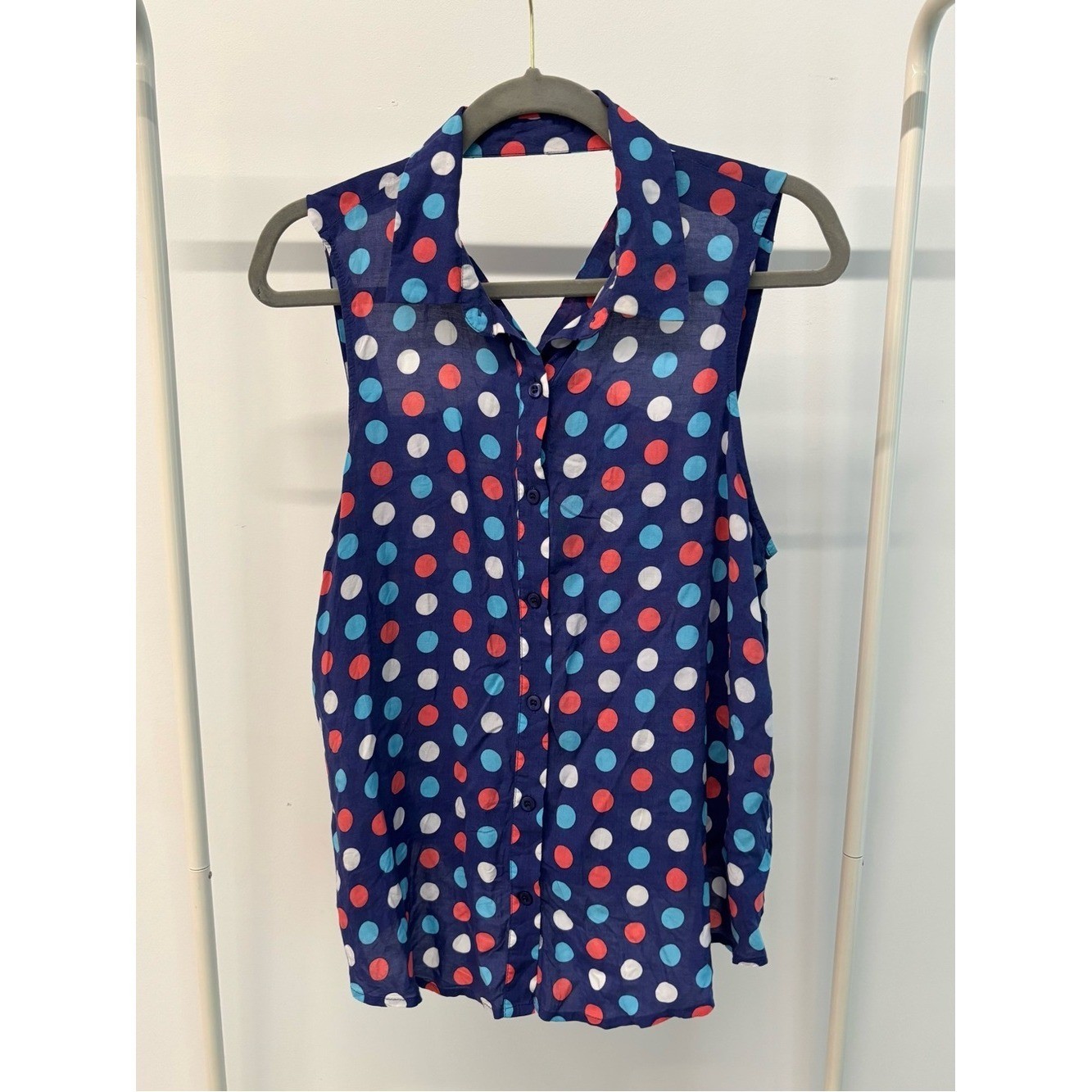 Rue21 Navy Sleeveless Polka Dot Button-Front Shirt with Cutouts