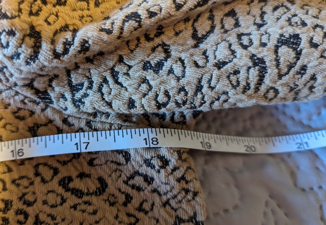 Chico’s Women Size O Turtle Neck leopard print Textured Sweater 3/4 Sleeves