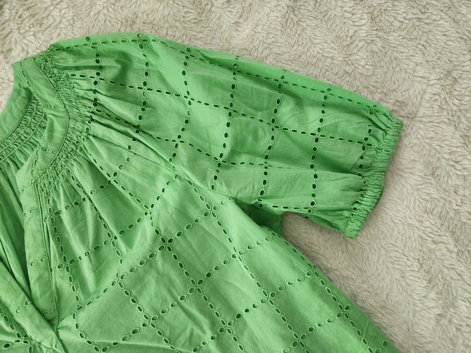 ​Crown & Ivy Women’s Size Large Green Cotton Eyelet Puff Sleeve Blouse Split…