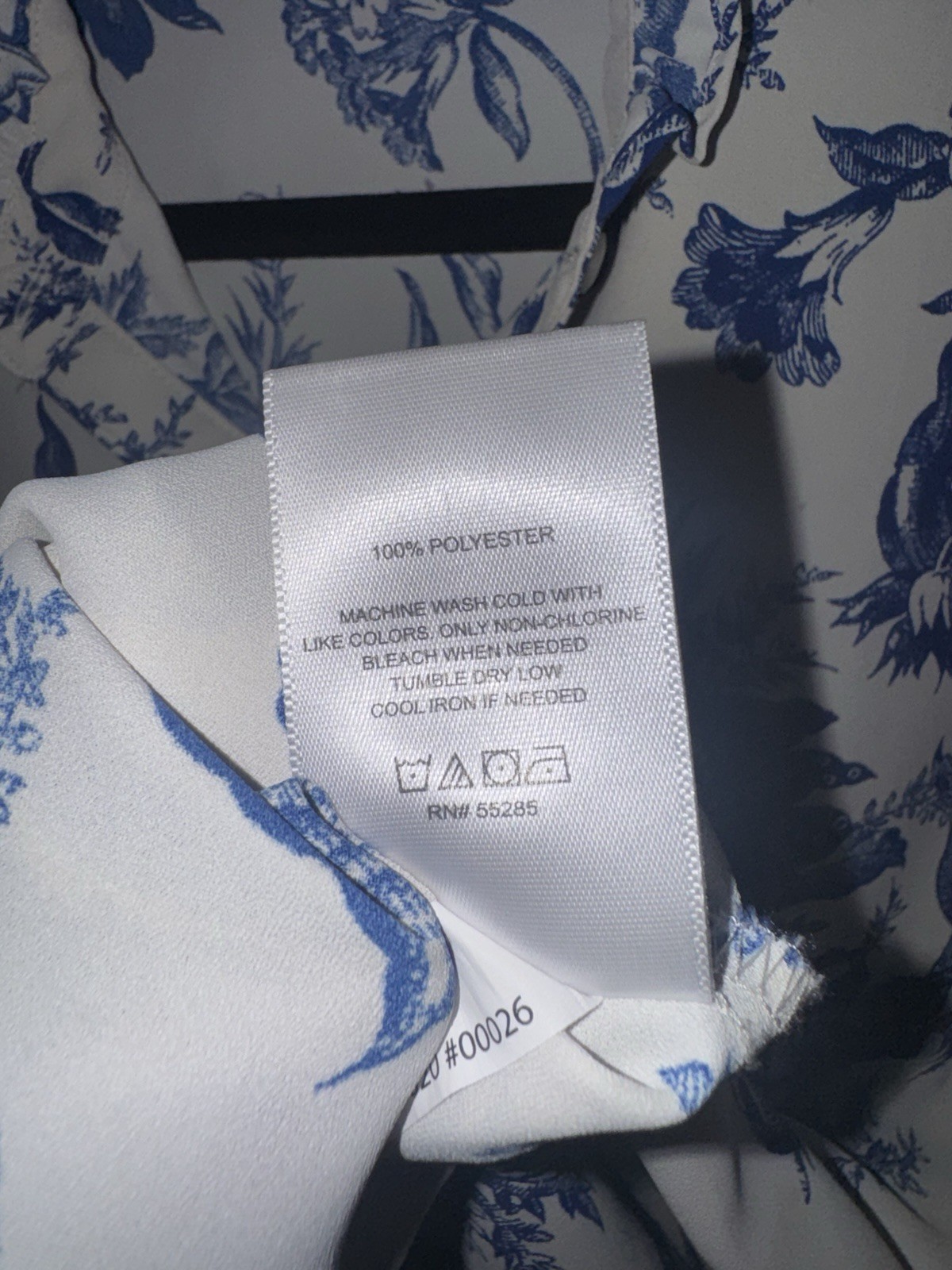 Express Portofino Women’s Size L Blue White Floral Collared Button-Up Blouse