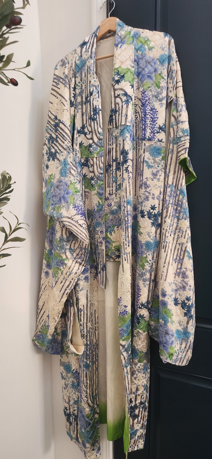 Japanese Silk Kimono Robe Womens L-XL Blue Green Colors Very Nice Condition
