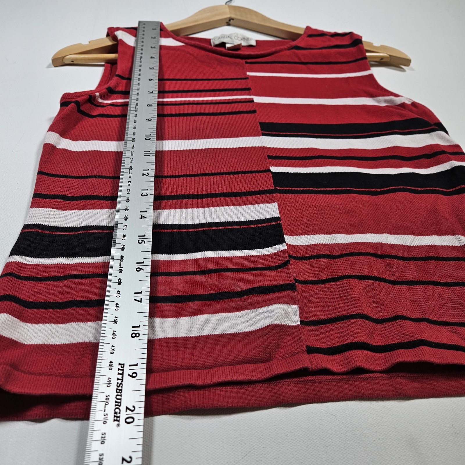 Casual Corner Knit Tank Top Womens Medium Red Striped Sleeveless Shell Pullover
