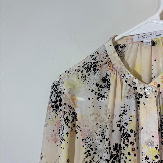 Equipment Femme Shirt Womens XS Silk Cream Abstract Print Long Sleeve Blouse