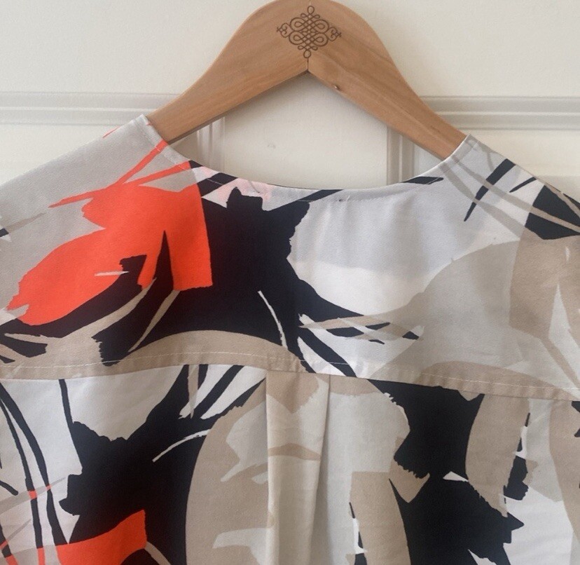 DKNY Balloon Blouse Size S Abstract Print V-Neck Contemporary Art To Wear NYC