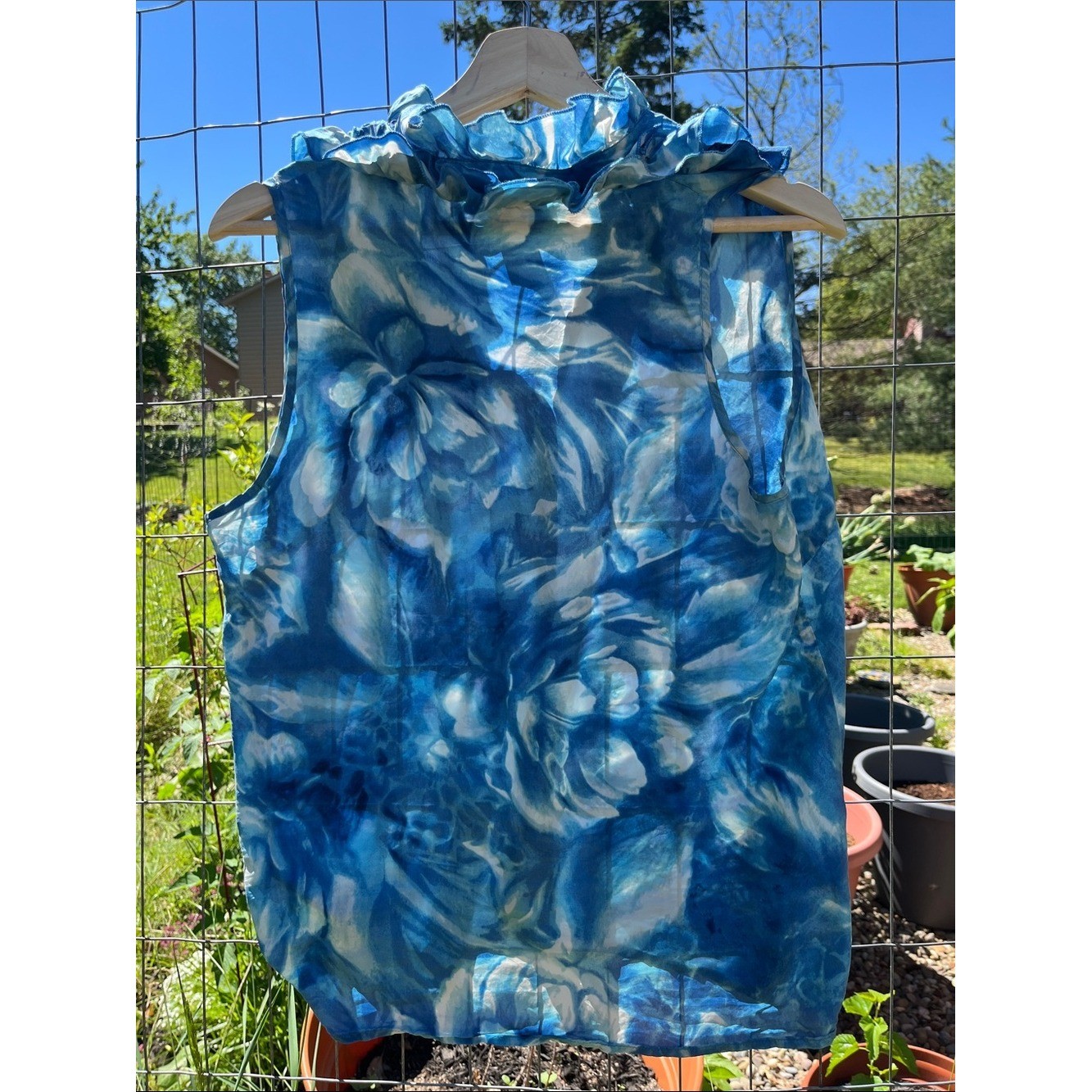 Kenar 100 silk Blue Floral Sleeveless Ruffled Neck Women’s Top Large