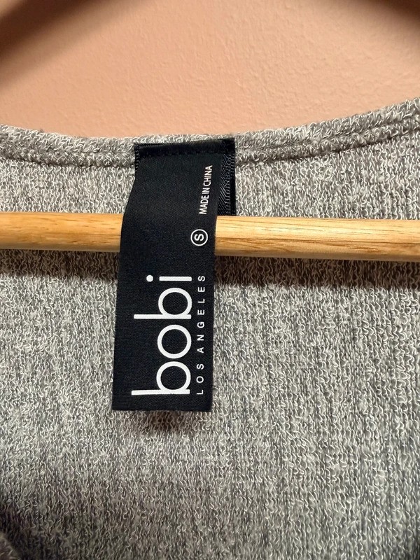 This is a grey marled bobi Los Angeles V-neck
