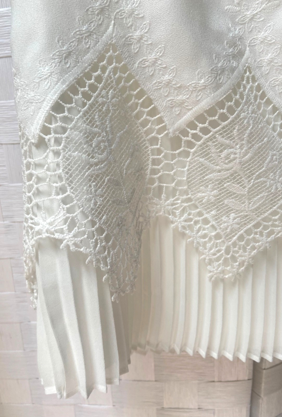 Ted Baker Off White Chevron Pleated Lace Trim Short Sleeve Top Gold Zip Size 1