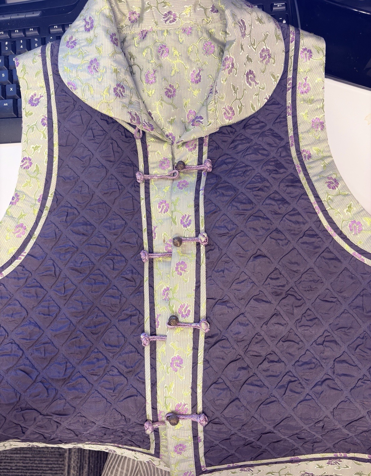 Rising Phoenix Med VTG Women’s Reversible Quilted Silk Blend Vest Asian Style