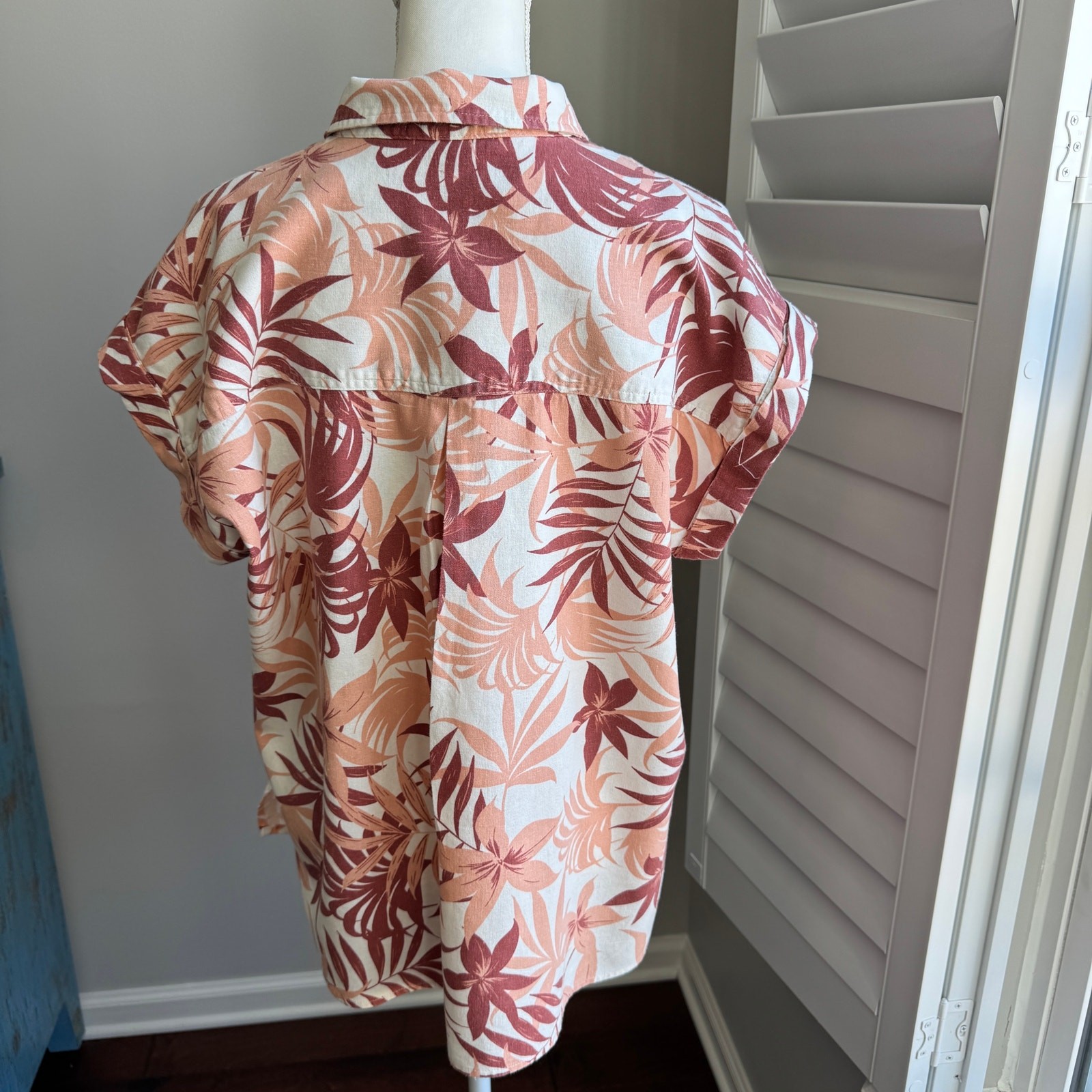 COASTAL COMFORT Top Womens L Tropical Palm Print Retro Hawaiian Surfer Vibe